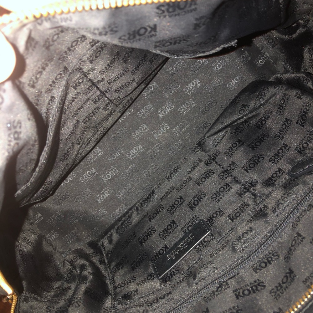 Michael Kors medium sized tote. - Picture 3 of 3